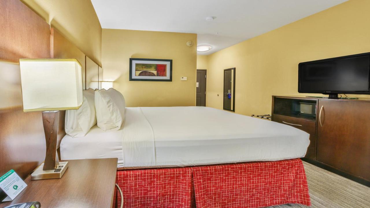 Holiday Inn Express & Suites Houston South - Near Pearland By Ihg Exterior photo